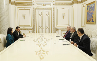 Le Premier ministre Pashinyan a reçu Mariam Mkrtchyan,championne du championnat d'échecs du monde et d'Europe des moins de 18 ans  