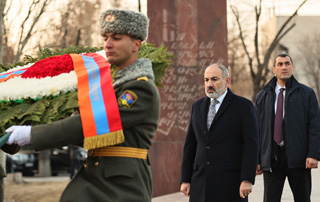 Le Premier ministre rend hommage aux grandes personnalités Arméniennes