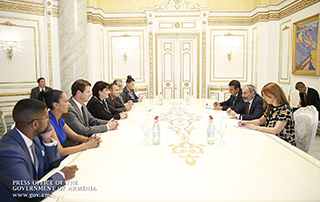 Nikol Pashinyan a reçu la délégation dirigée par Zareh Sinanyan