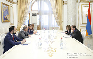 Le Premier ministre a reçu  les ambassadeurs des États-Unis et du Royaume-Uni en Arménie	