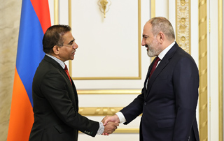 Ambassador of India to Armenia holds farewell meeting with the Prime Minister 