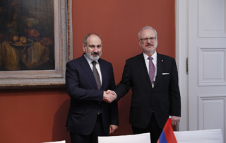 Armenian Prime Minister  and the President of Latvia meet in Munich