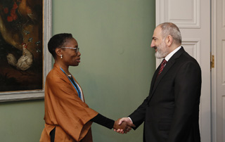 Nikol Pashinyan meets with the Chairman of the International Crisis Group