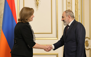 Le Premier ministre Pashinyan reçoit la nouvelle Ambassadrice des États-Unis en Arménie, Christina Quinn 

