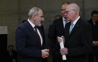 Le Premier ministre en visite à la Fondation Konrad -Adenauer, commémore les victimes du Génocide arménien