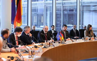 Премьер-министр Пашинян посетил Бундестаг и представил ситуацию в регионе