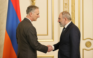 The Prime Minister receiveս the US Co-Chair of the OSCE Minsk Group Louis Bono
