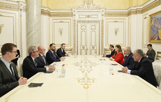 Nikol Pashinyan et les députés du Parlement suédois discutent de l'agenda de la coopération

