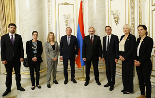 The Prime Minister receives the delegation of the French Senate