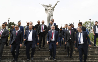 Le Premier ministre Pashinyan poursuit sa visite dans la région de Tavush et prend connaissance de l'état d'avancement du développement des infrastructures, de la construction d'écoles et d'autres projets