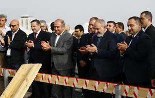 Le Premier ministre a assisté à la cérémonie de pose de la première pierre du centre technologique qui sera construit à Erevan avec le soutien du gouvernement