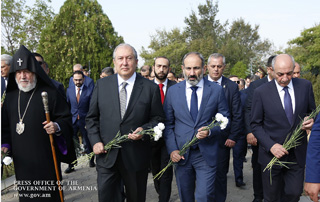 По случаю 27-й годовщины Независимости Республики Армения премьер-министр посетил пантеон “Ераблур”