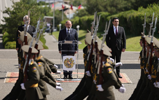 Les plus hauts dirigeants d’Arménie ont visité le complexe commémoratif de Sardarapat à l'occasion de la Fête de la République