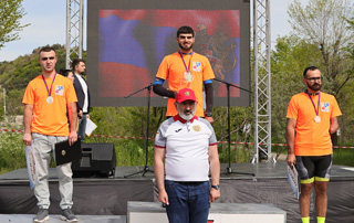 
Avec les tournois de la "Coupe du Premier ministre", nous mettons l'accent sur notre statut d'État, notre drapeau, notre citoyenneté, notre volonté de vivre et d'aller de l'avant: Nikol Pashinyan 
