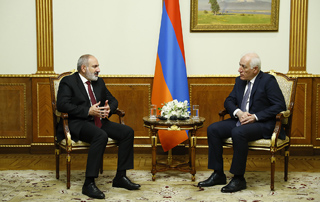 Премьер-министр Пашинян провел встречу с президентом Хачатуряном