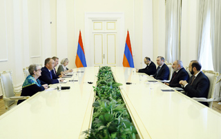 Prime Minister Pashinyan receives Toivo Klaar