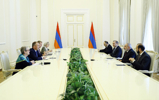 Rencontre entre le Premier ministre Pashinyan et Toivo Klaar