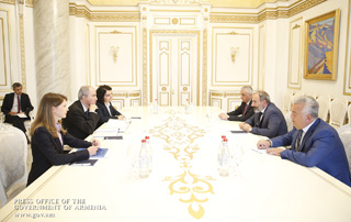 Премьер-министр принял руководителя армянской миссии МВФ

