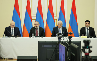 Премьер-министр Пашинян принял участие в 33-м заседании совета попечителей Всеармянского фонда “Айастан”