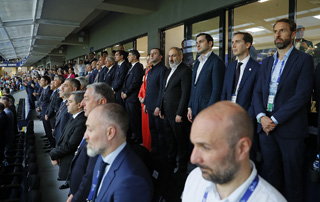 Премьер-министры Армении и Грузии наблюдают за финальным матчем Чемпионата Европы по футболу среди молодёжных команд