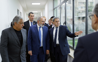 Le Premier ministre assiste à la cérémonie d'ouverture de l'école de sport portant le nom de Khoren Hovhannisyan à Erevan