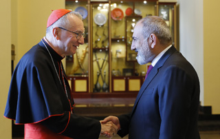 Премьер-министр Пашинян принял государственного секретаря Святого Престола, кардинала Пьетро Паролина