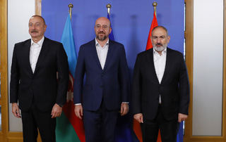 В Брюсселе состоялась трехсторонняя встреча премьер-министра Армении, председателя Европейского совета и президента Азербайджана