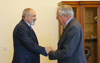 Le Premier ministre Pashinyan a reçu François Rochebloine