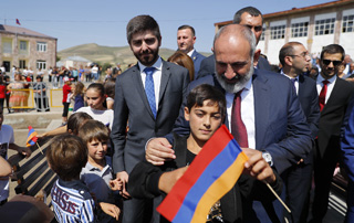 Le Premier ministre Pashinyan a effectué un déplacement à Goris, Karashen et Akner pour se familiariser avec les projets de développement d'infrastructures