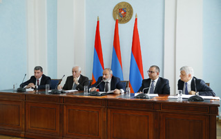 The Government is embarking on the implementation of larger-scale projects. the Prime Minister and the President met the representatives of construction organizations