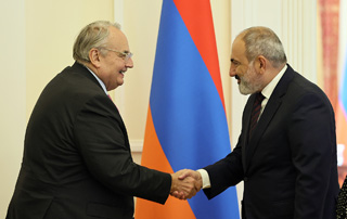 Премьер-министр Никол Пашинян принял  председателя Комиссии НС Франции по внешним отношениям