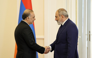 Премьер-министр Пашинян принял новоназначенного посла Ирана в Армении