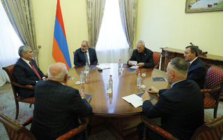The Prime Minister meets with the leaders of extra-parliamentary political forces