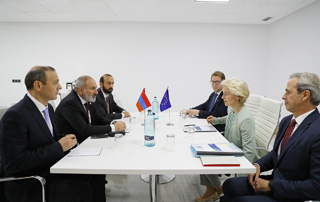 Le Premier ministre Nikol Pashinyan a rencontré la Présidente de la Commission européenne à Grenade