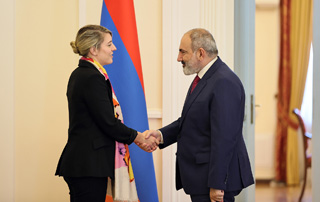 Le Premier ministre Pashinyan a reçu la ministre canadienne des Affaires étrangères, Mélanie Joly