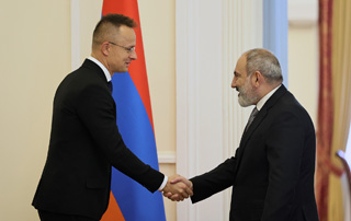 Премьер-министр Никол Пашинян принял делегацию во главе с министром иностранных дел и внешней торговли Венгрии