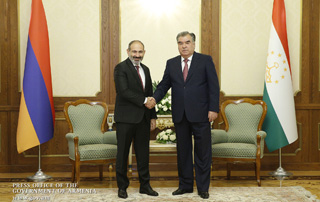 Nikol Pashinyan meets with Emomali Rahmon in Dushanbe