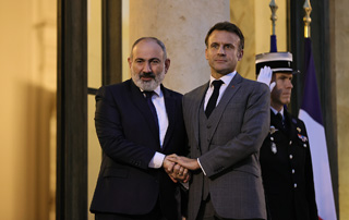 Rencontre entre le Premier ministre arménien et le Président français à Paris