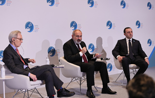 Премьер-министр Пашинян в рамках 6-го Парижского форума мира выступил с речью на панельной дискуссии и ответил на вопросы присутствующих