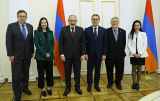 Nikol Pashinyan receives the parliamentary delegation of Canada 