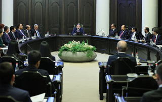 Решением правительства здание АОКС передано в ведение Комитета по управлению государственным имуществом