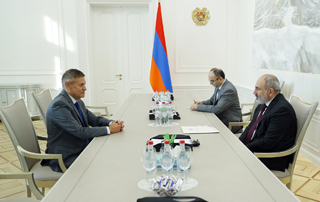 Le Premier ministre Pashinyan a eu une réunion d'adieu avec l'Ambassadeur de Grèce en Arménie