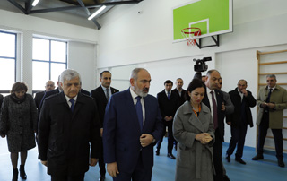 The Prime Minister visits the newly built secondary school in Jrarat