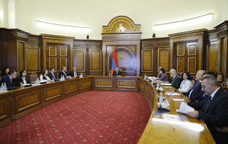   En 2023, les athlètes Arméniens ont remporté 426 médailles: le projet de stratégie pour le secteur du sport a été discuté sous la direction du Premier ministre 