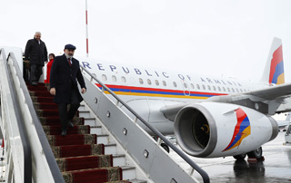 The Prime Minister arrives in Saint Petersburg
