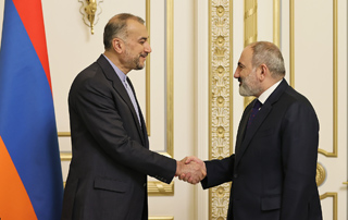 Премьер-министр Пашинян принял делегацию во главе с министром иностранных дел Ирана