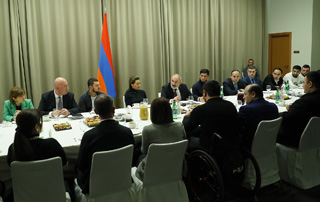 Our goal is to support each of you to return to a full life. The Prime Minister and his lady meet a group of former servicemen disabled in the 44-day war
