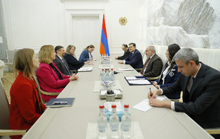 Премьер-министр Пашинян принял координатора госдепартамента США по борьбе с глобальной коррупцией