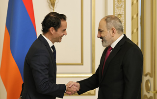 Премьер-министр Пашинян принял специального представителя генерального секретаря НАТО по Кавказу и странам Центральной Азии 