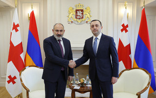 Nikol Pashinyan and Irakli Garibashvili hold private conversation 